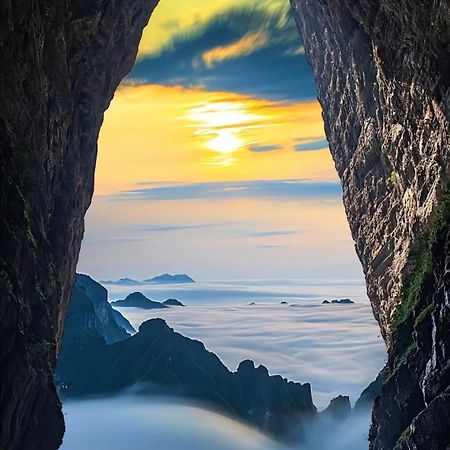 Patio Spring Holiday Inn -- Free Round Trip Pick-Up Service --Panoramic View Of Tianmen Mount Zhangjiajie Exteriör bild
