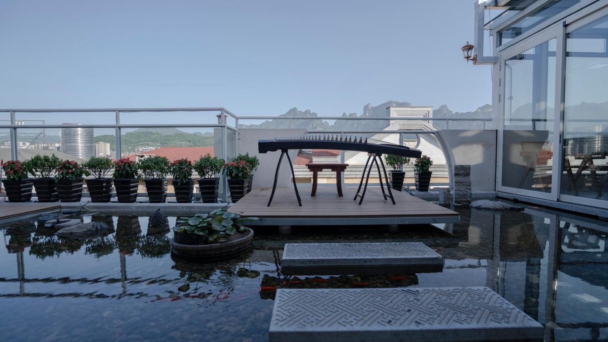 Patio Spring Holiday Inn -- Free Round Trip Pick-Up Service --Panoramic View Of Tianmen Mount Zhangjiajie Exteriör bild