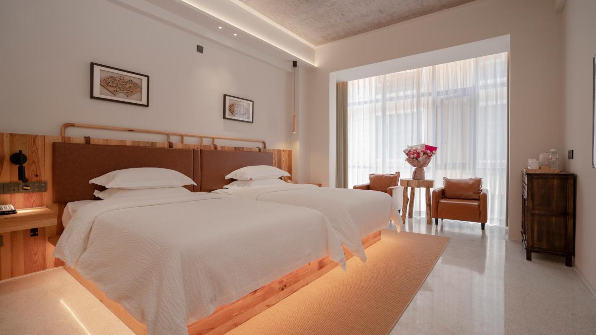 Patio Spring Holiday Inn -- Free Round Trip Pick-Up Service --Panoramic View Of Tianmen Mount Zhangjiajie Exteriör bild